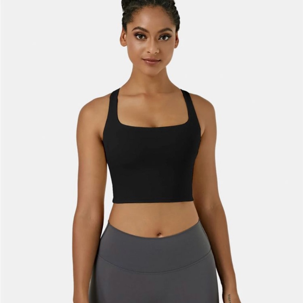 Brand new Halara top.    Runs small.